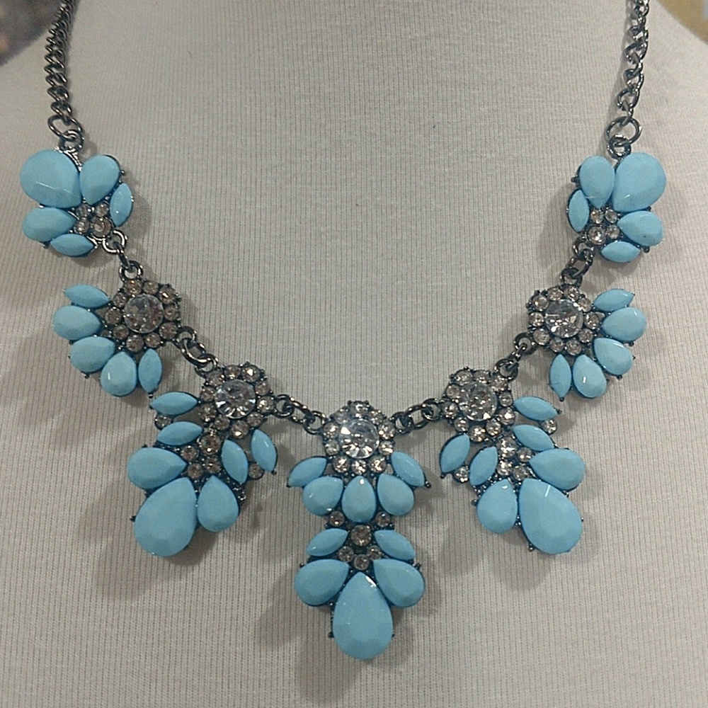 Gorgeous robins egg blue necklace